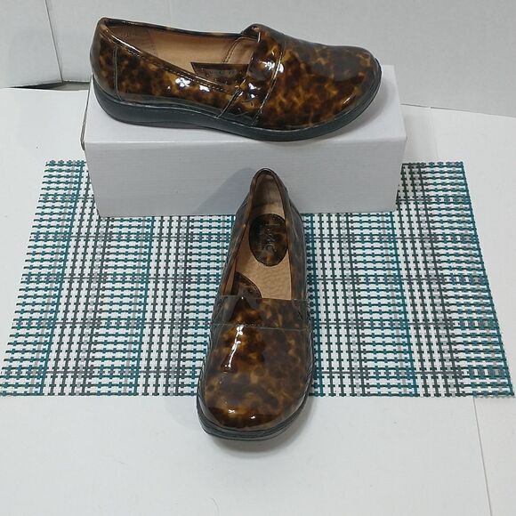 BOC Born Concept Womens Clogs Slip On Shoes Size 7 M Brown - Picture 1 of 7